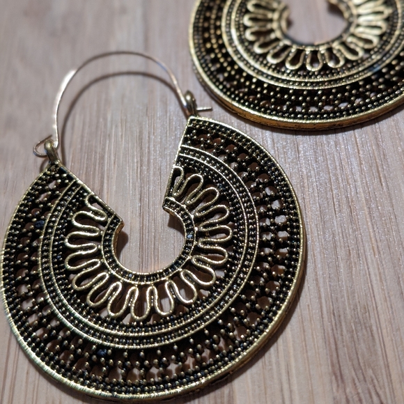 Earrings - Picture 2 of 4